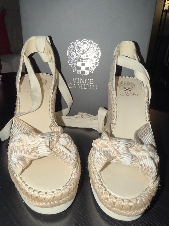 Vince Camuto Shoes - Vince Camuto Bealie Wedge Sandals — Ivory Multi — Size 8.5 — NEW IN BOX
